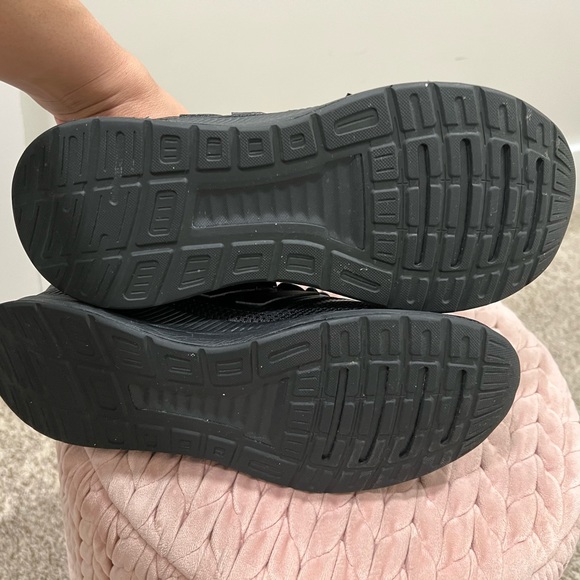 Kids blk adidas run falcon size 5 - Picture 3 of 3
